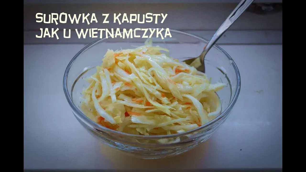 Idealna surówka z białej kapusty: przepis jak z baru azjatyckiego