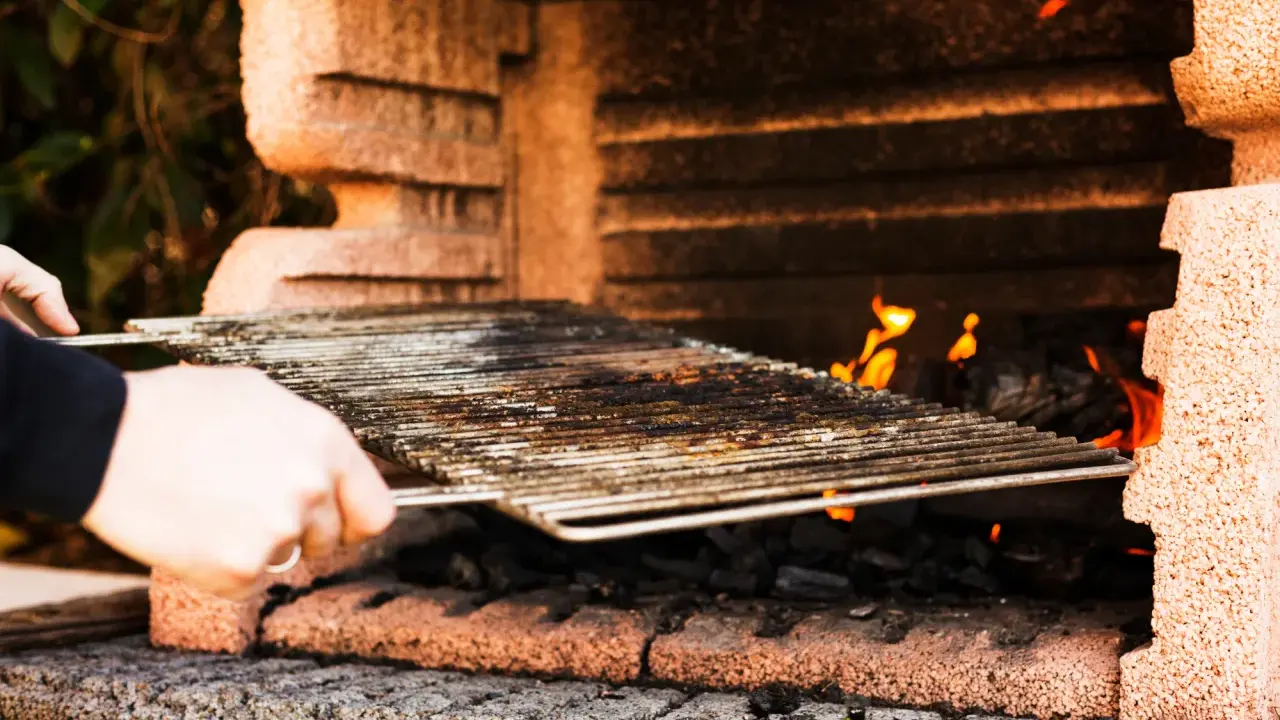 Jak zbudować grill ogrodowy? Trwały projekt, uniknij błędów!