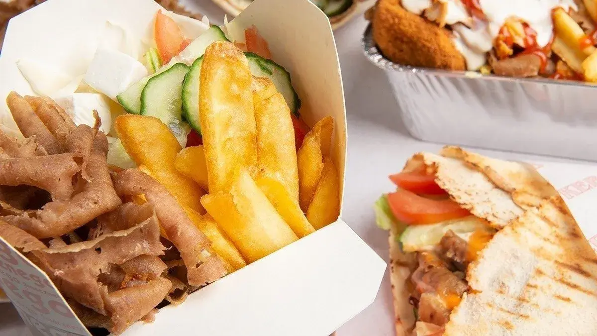 Domowy ostry kebab z grilla: Opanuj sekret smaku i techniki.