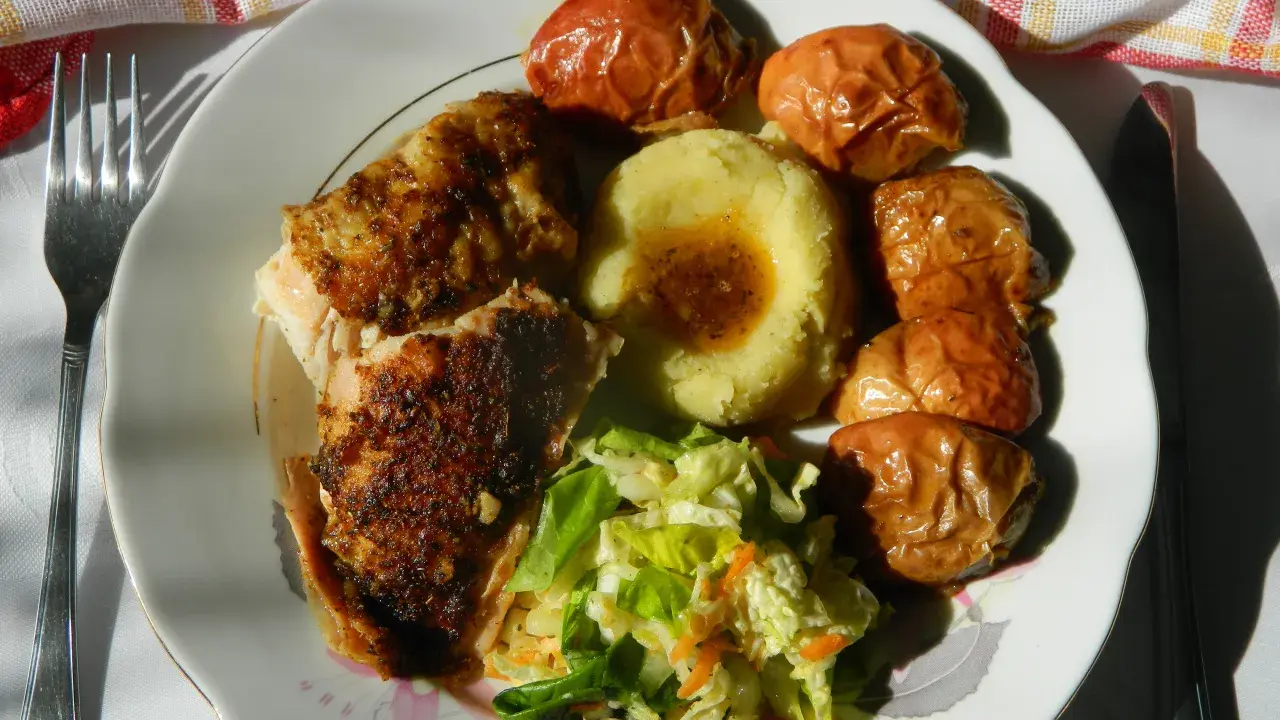 Jaka surówka do kurczaka? Smażony, grillowany, pieczony dopasuj!