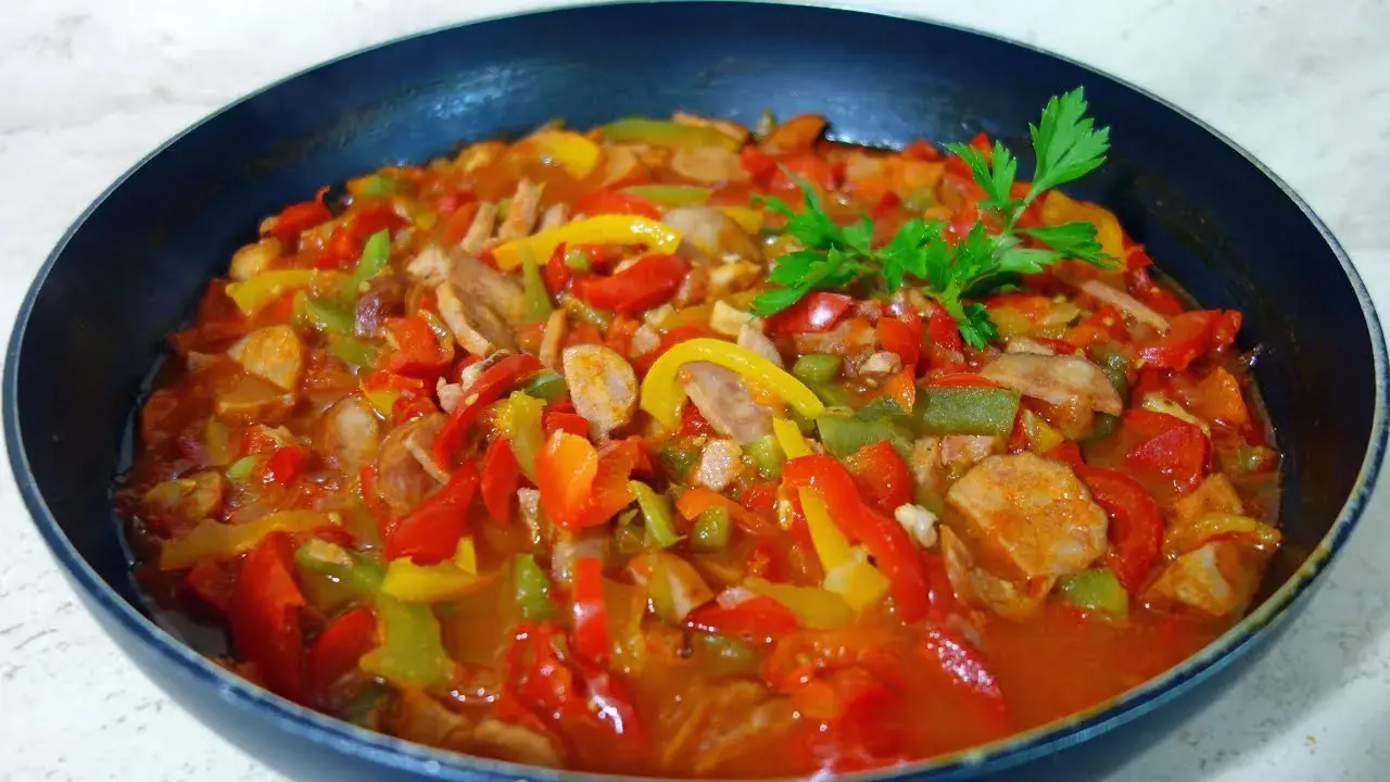 Pomidory na obiad: 15+ przepisów od szybkiej zupy po ragù!
