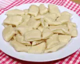 Jaka surówka do kopytek? Wybierz idealny dodatek do obiadu!