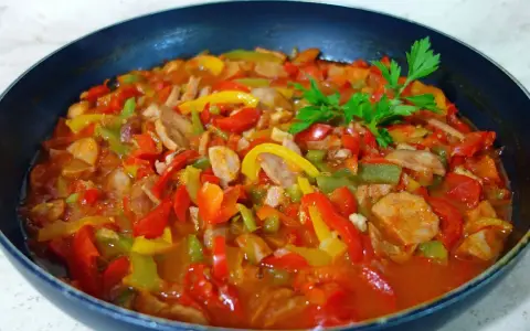 Pomidory na obiad: 15+ przepisów od szybkiej zupy po ragù!