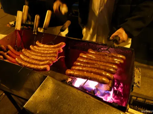 Kiełbasa z Niebieskiej Nyski: Kultowa legenda Krakowa czy warto?