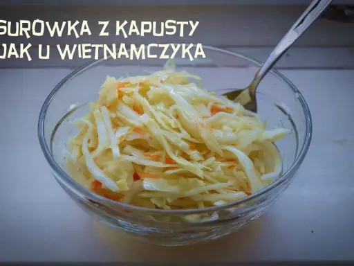Idealna surówka z białej kapusty: przepis jak z baru azjatyckiego