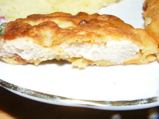 Soczysta pierś z kurczaka w cieście naleśnikowym, jak u Ani Gotuje, z puree ziemniaczanym. Pyszny obiad!
