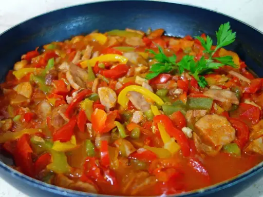 Pomidory na obiad: 15+ przepisów od szybkiej zupy po ragù!