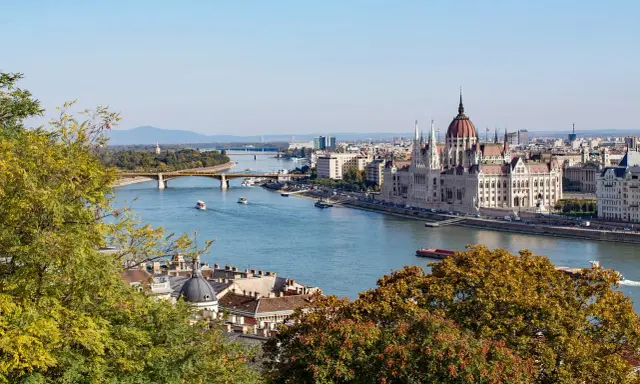 Węgry: Ile kosztuje obiad? Ceny jedzenia w forintach i planowanie budżetu