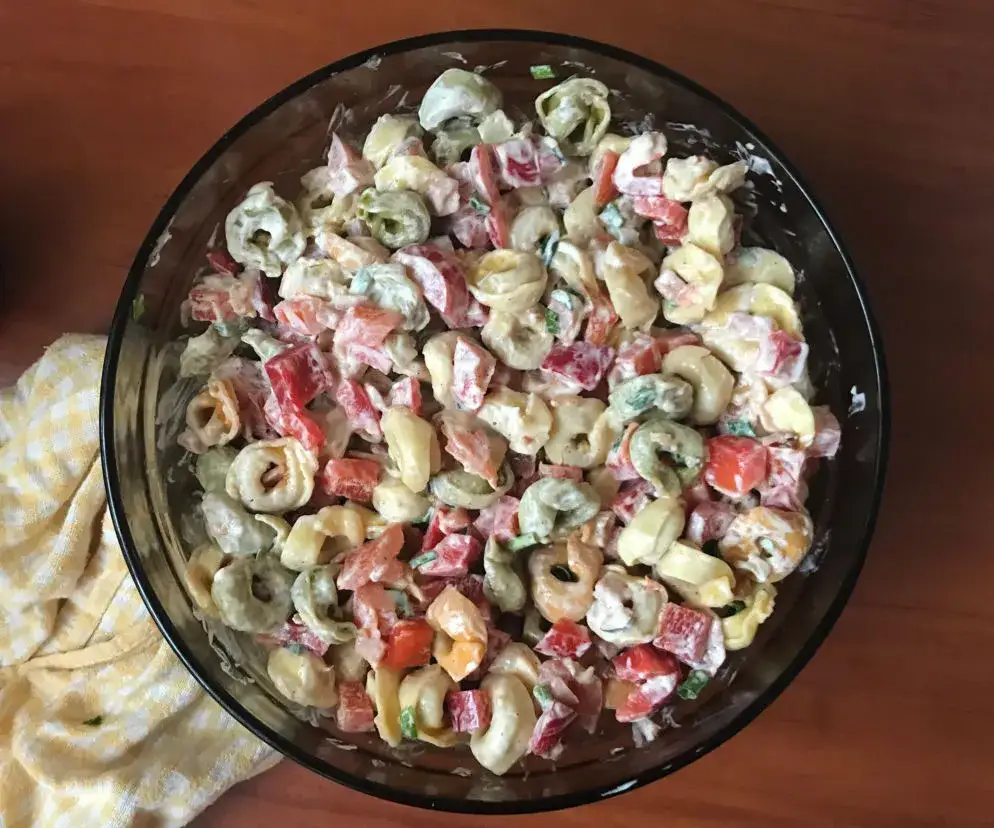 różne rodzaje tortellini do sałatki