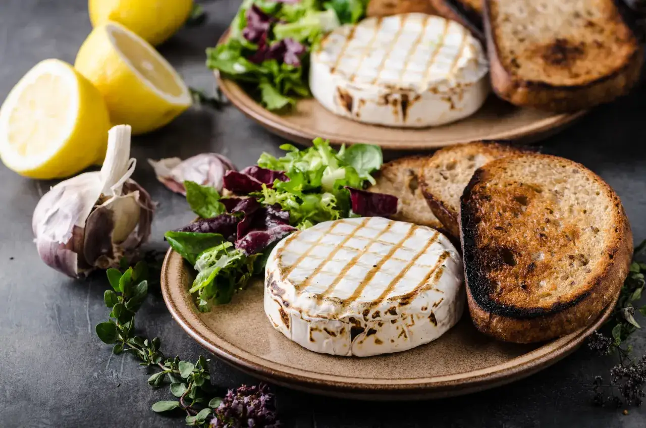 grillowany oscypek halloumi camembert